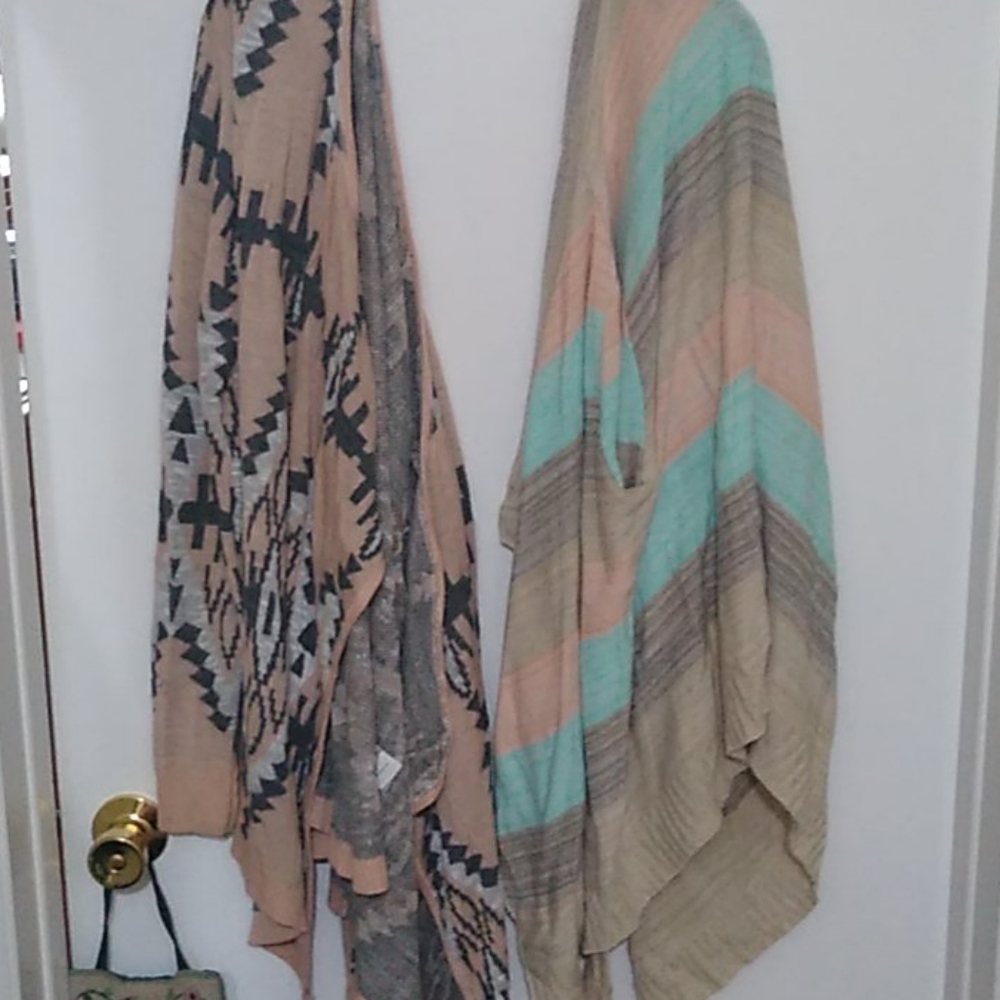 Set of 2 lightweight flowy sweaters